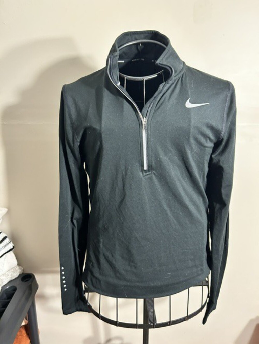 NIKE size small womens shirt active wear athletic wear gym work out black